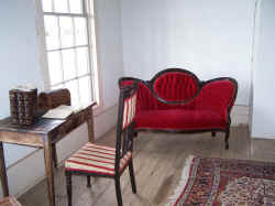 Officer's Quarters Inside2.jpg (910228 bytes)